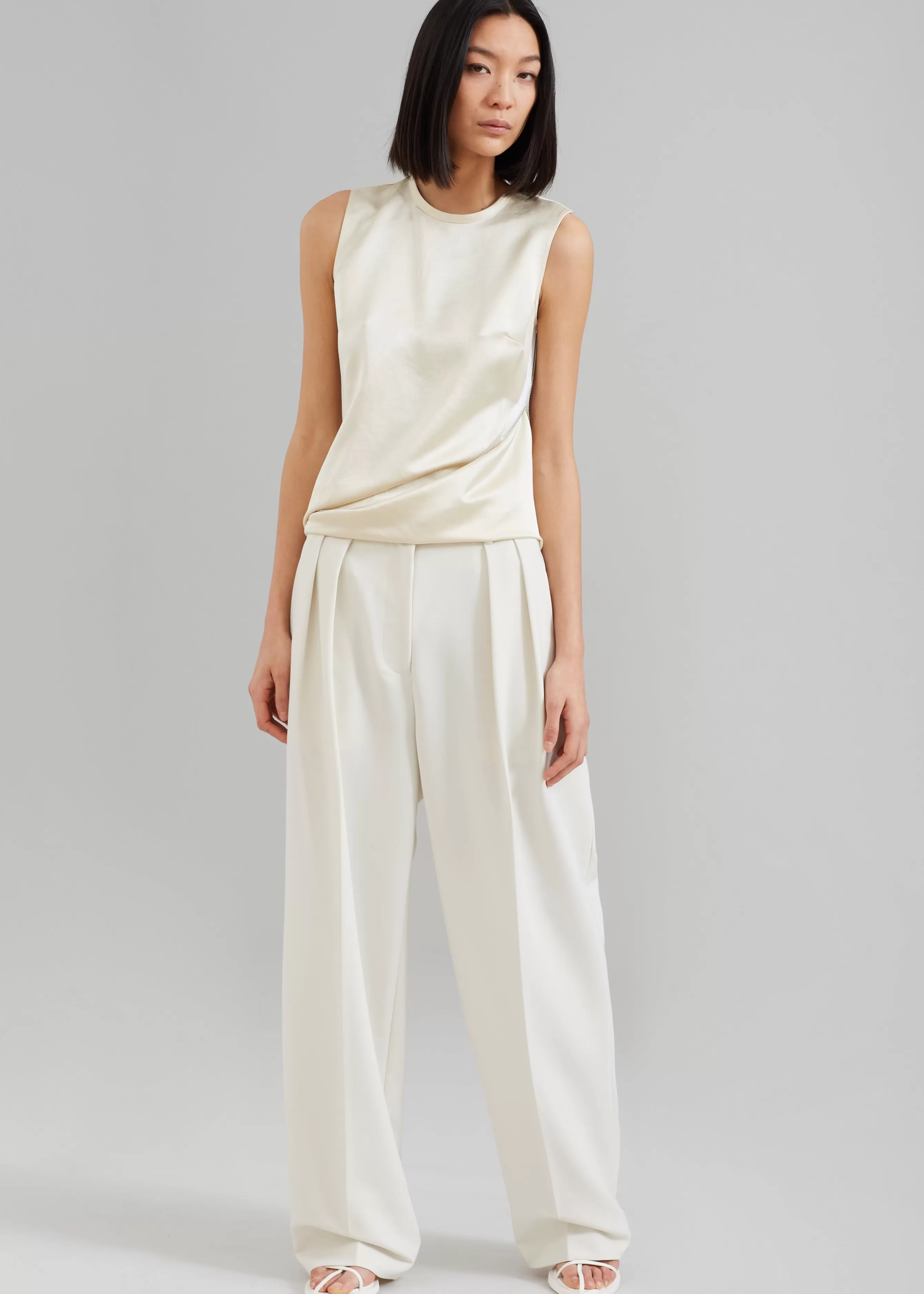 Women The Frankie Shop Corrin Pleated Trousers