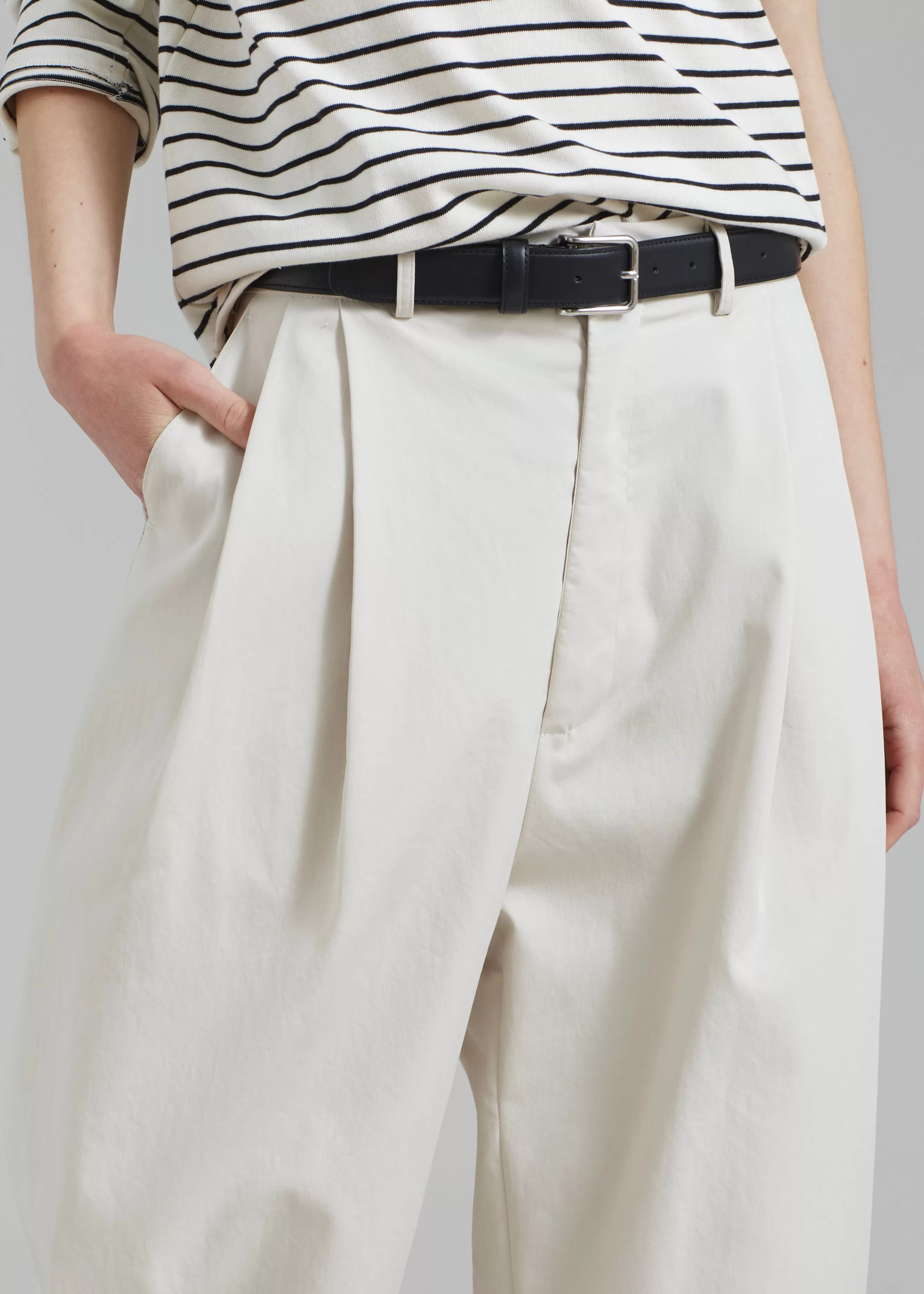 Women The Frankie Shop Effie Pleated Pants