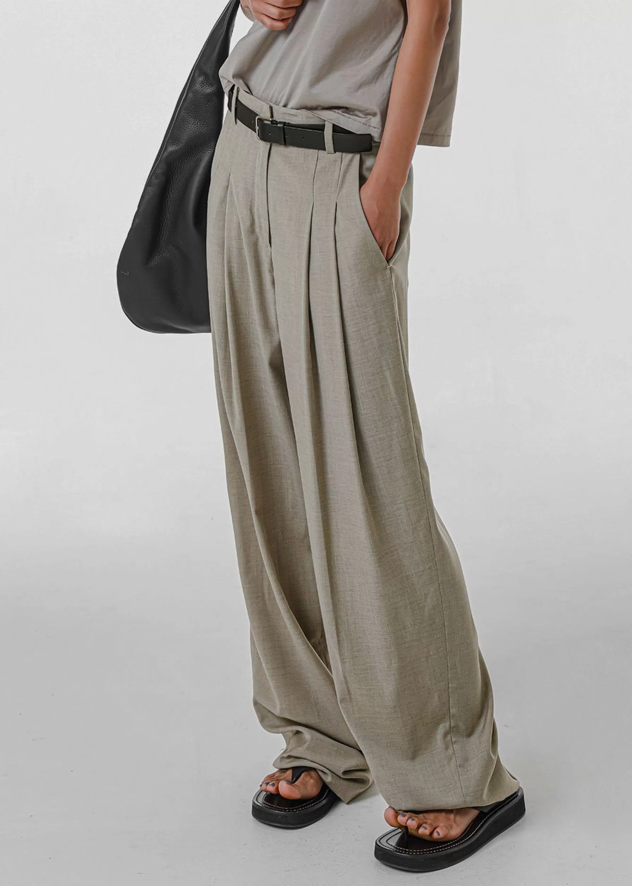 Women The Frankie Shop Gelso Pleated Trousers