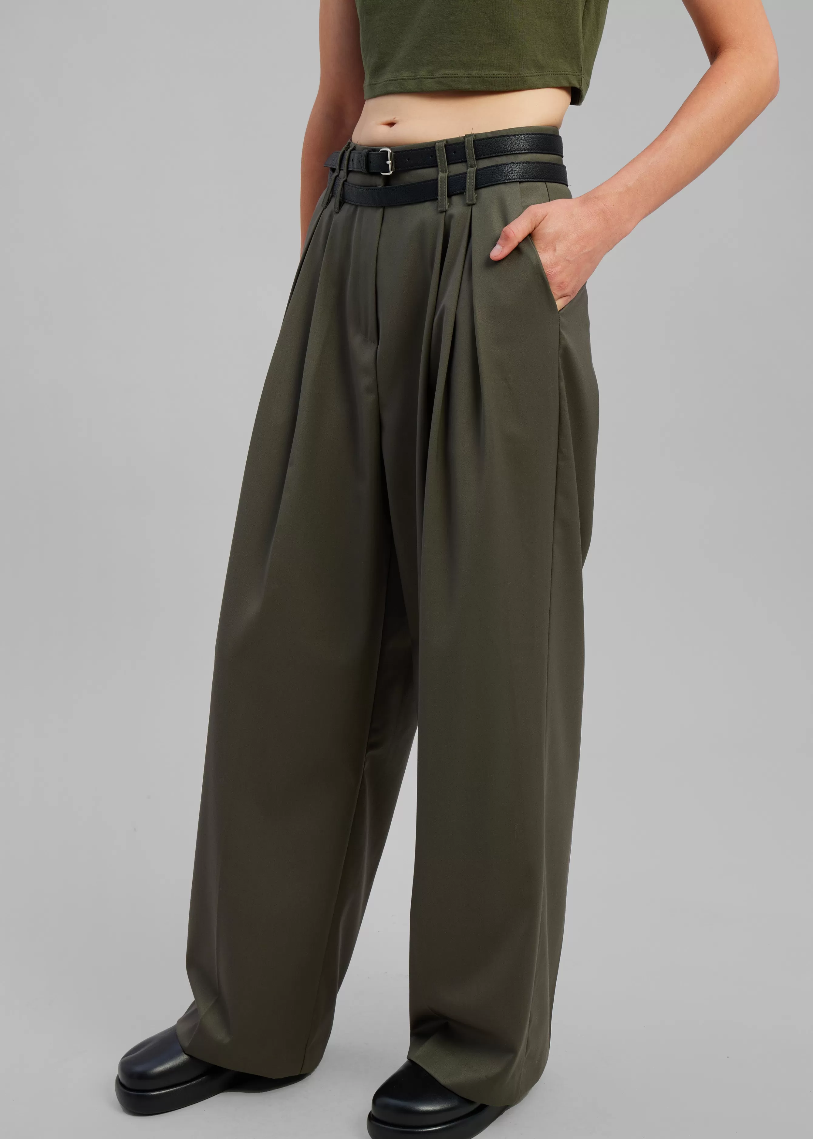 Women The Frankie Shop Nellie Belted Pleated Pants