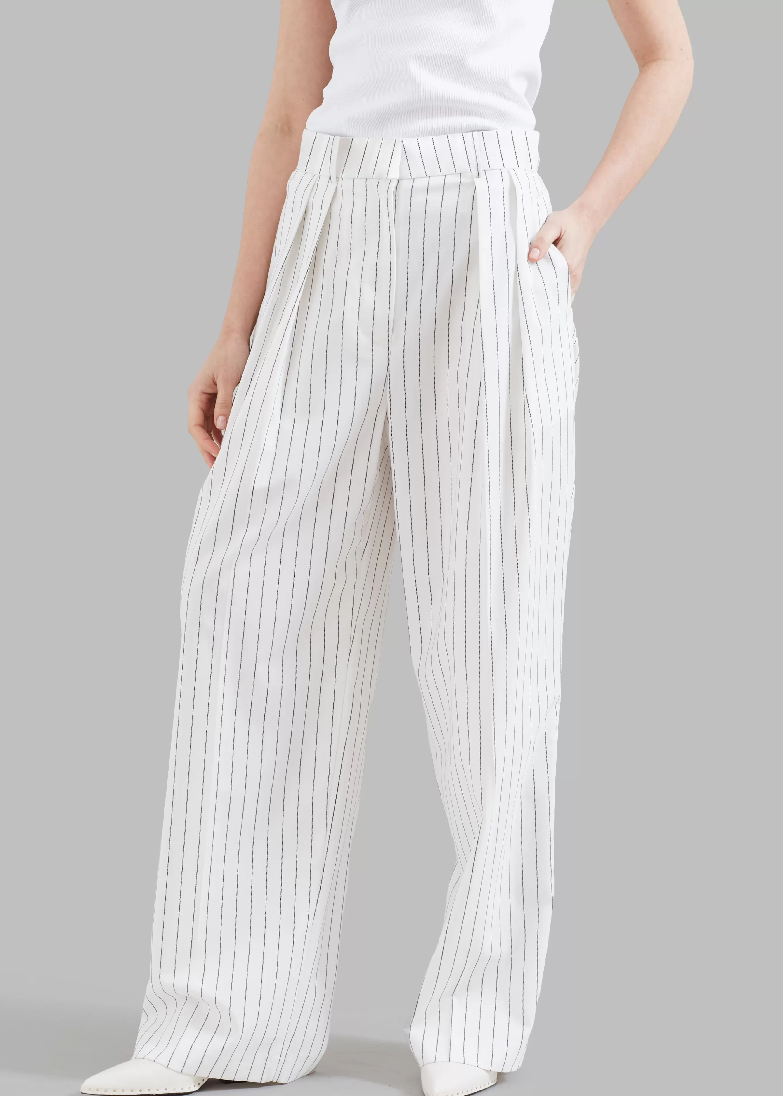 Women The Frankie Shop Tansy Fluid Pleated Trousers