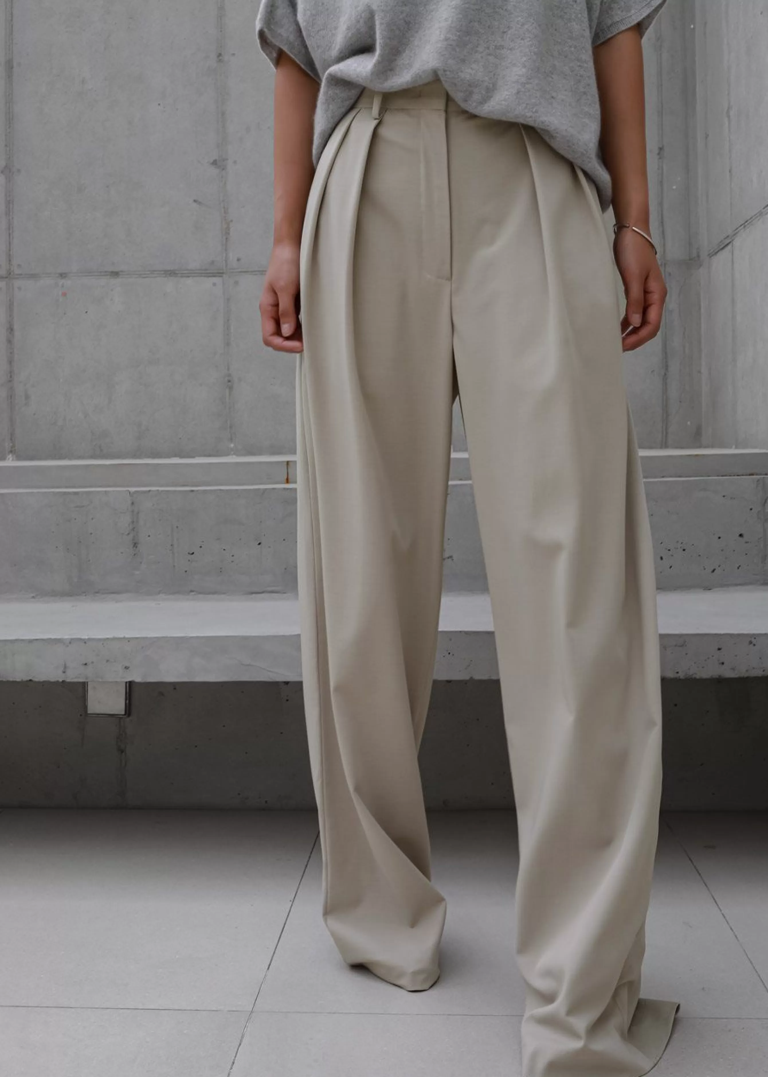 Women The Frankie Shop Tansy Pleated Trousers