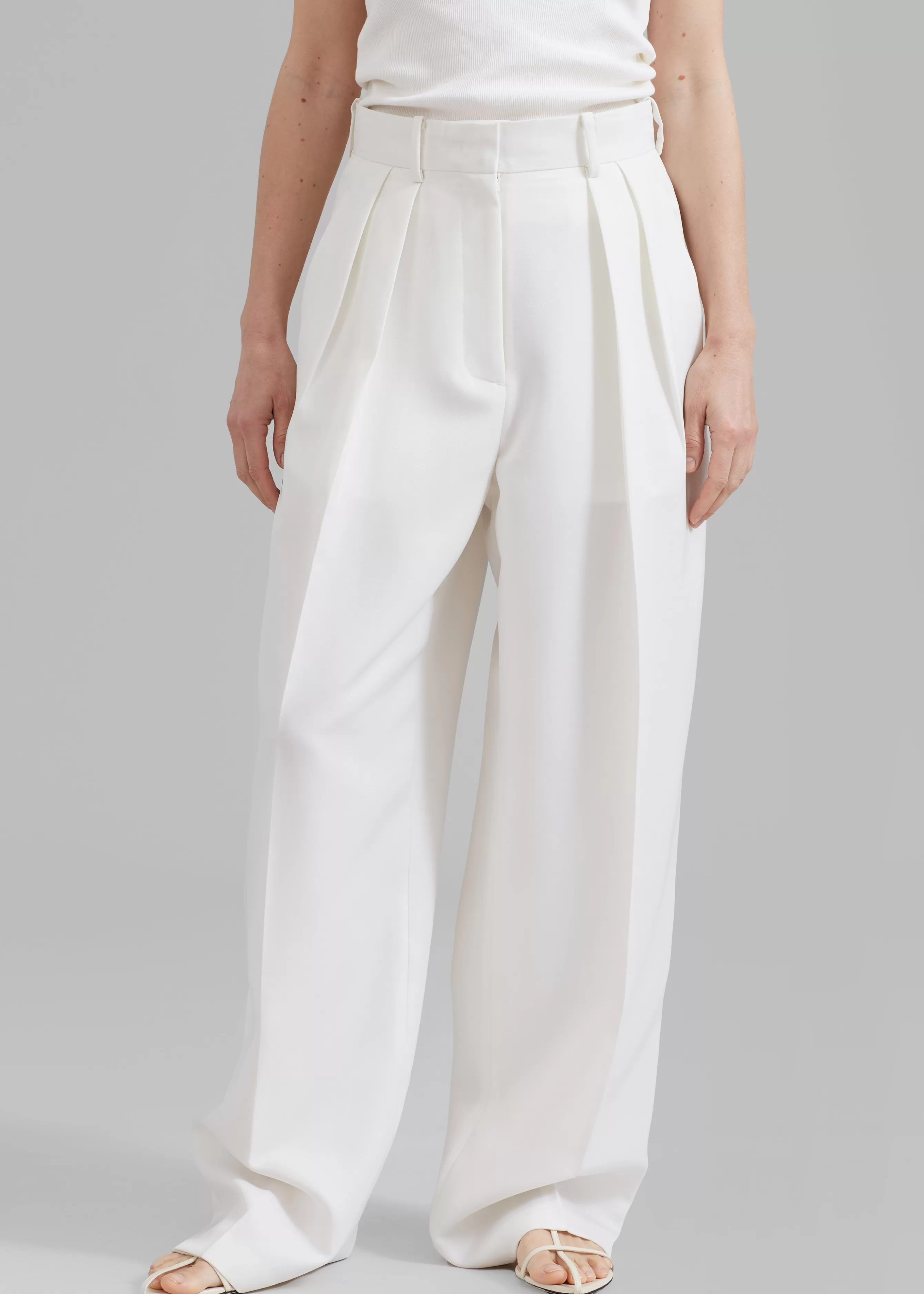 Women The Frankie Shop Zia Pintuck Trousers